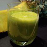 zumo de piña y perejil