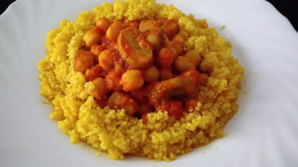 Garbanzos estilo marroquí con champiñones y cous cous