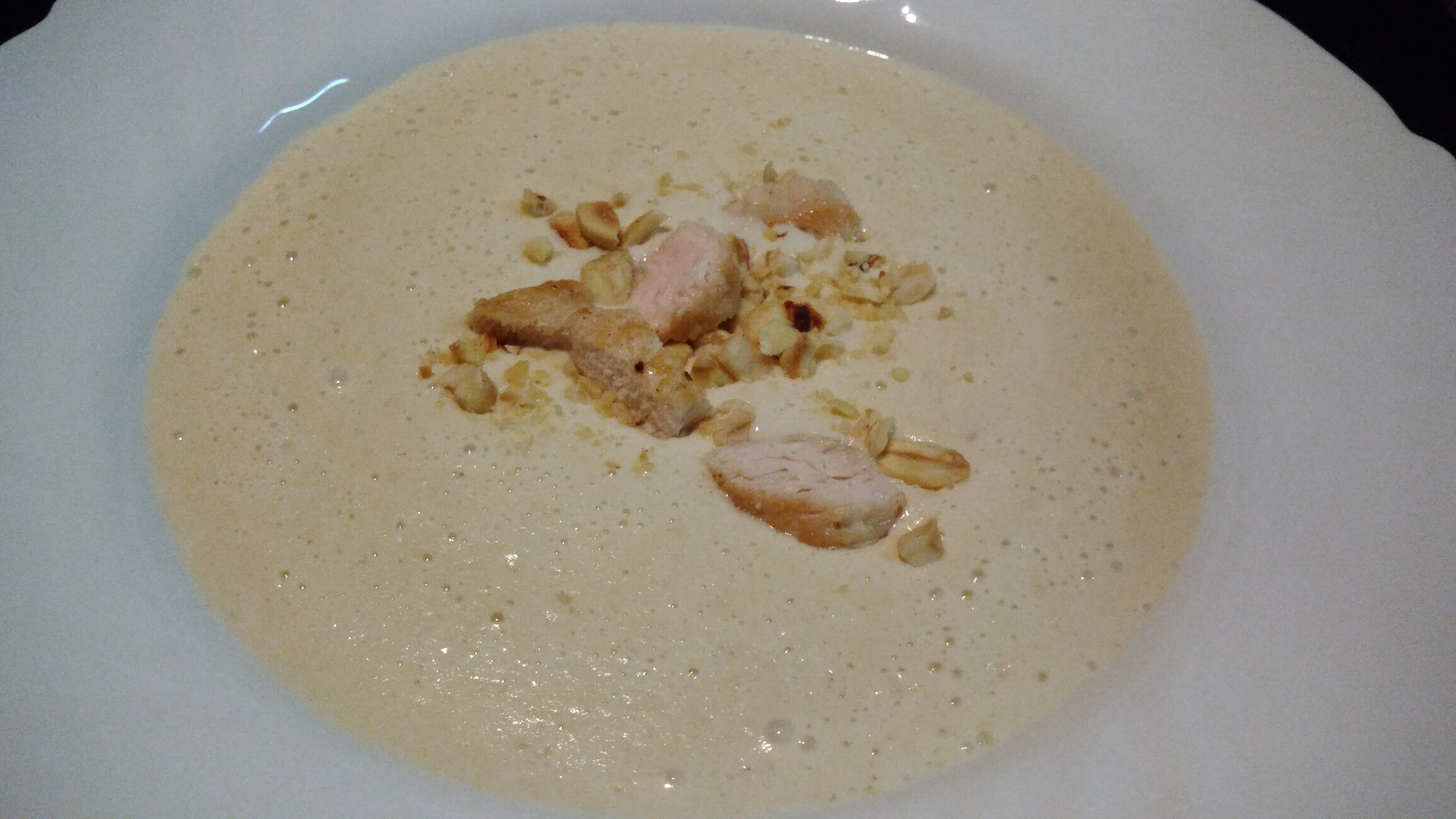 crema de pollo y avellanas