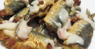 Sardinas rellenas de jamón y salsa bechamel