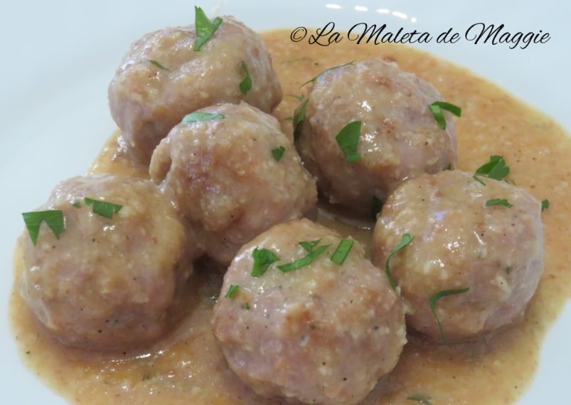 Albóndigas en salsa de almendras