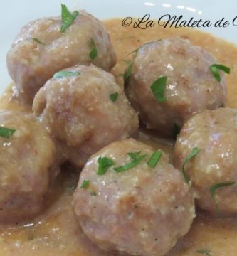 Albóndigas en salsa de almendras