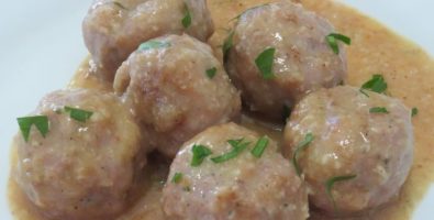 Albóndigas en salsa de almendras