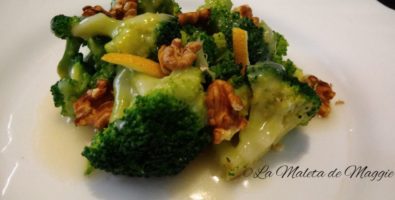 Brócoli con salsa de limón y nueces