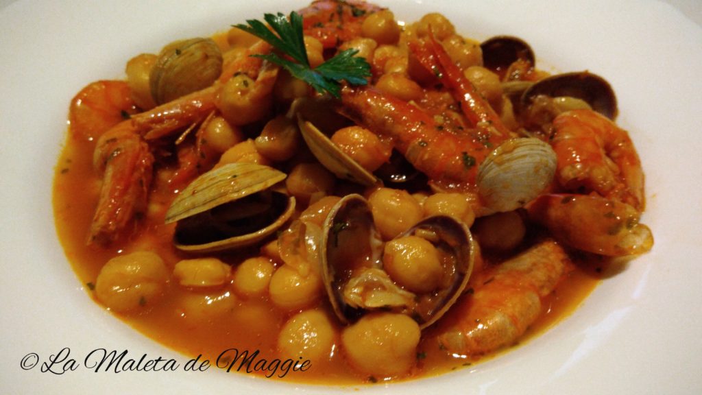 Garbanzos con almejas y gambas