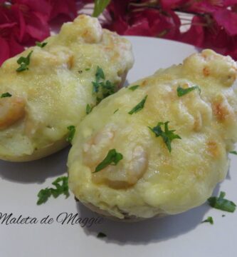 Patatas rellenas de gambas