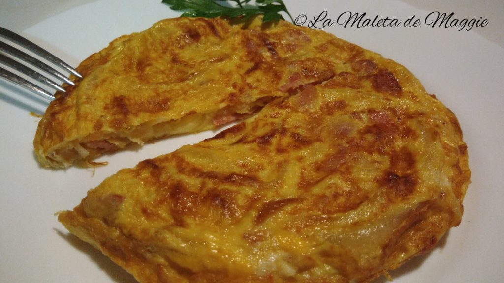 tortilla de cebolla con beicon y queso