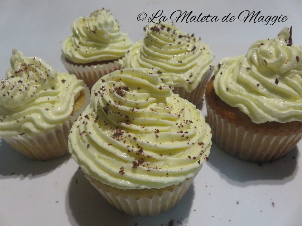 Cupcakes de vainilla y chocolate blanco