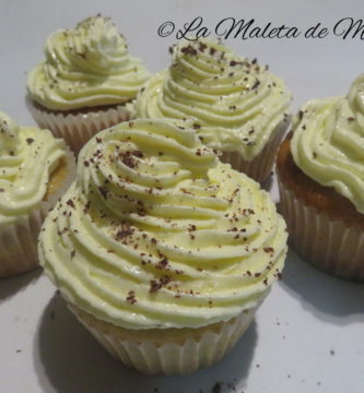 Cupcakes de vainilla y chocolate blanco