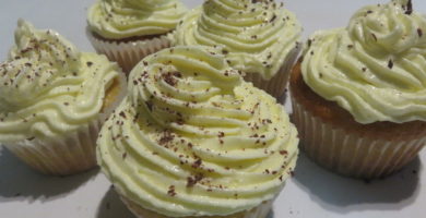 Cupcakes de vainilla y chocolate blanco