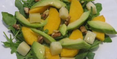 ensalada de aguacate y melocotón