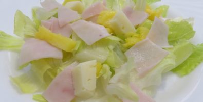 ensalada de lechuga y jamón york