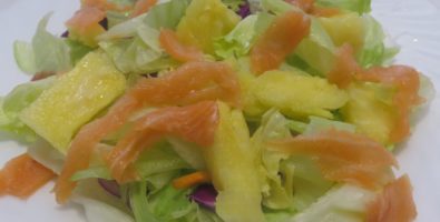 Ensalada salmón y piña