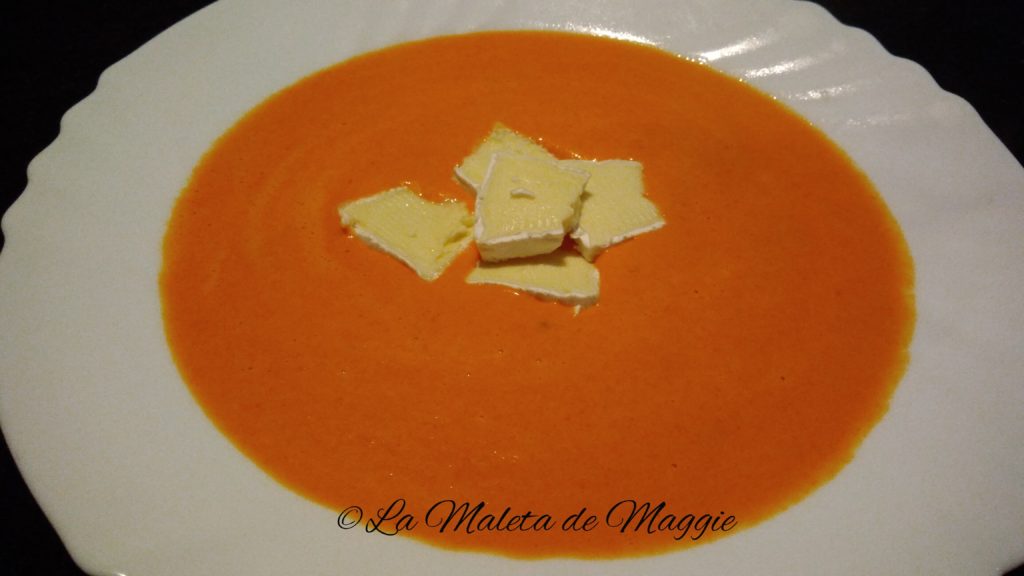 Crema de pimientos con queso brie 