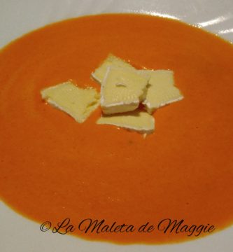 Crema de pimientos con queso brie 