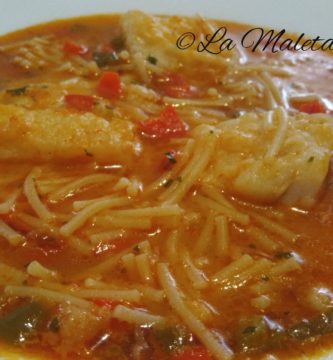 Sopa de fideos con bacalao