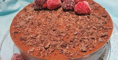 Tarta de turrón de chocolate con crujientes