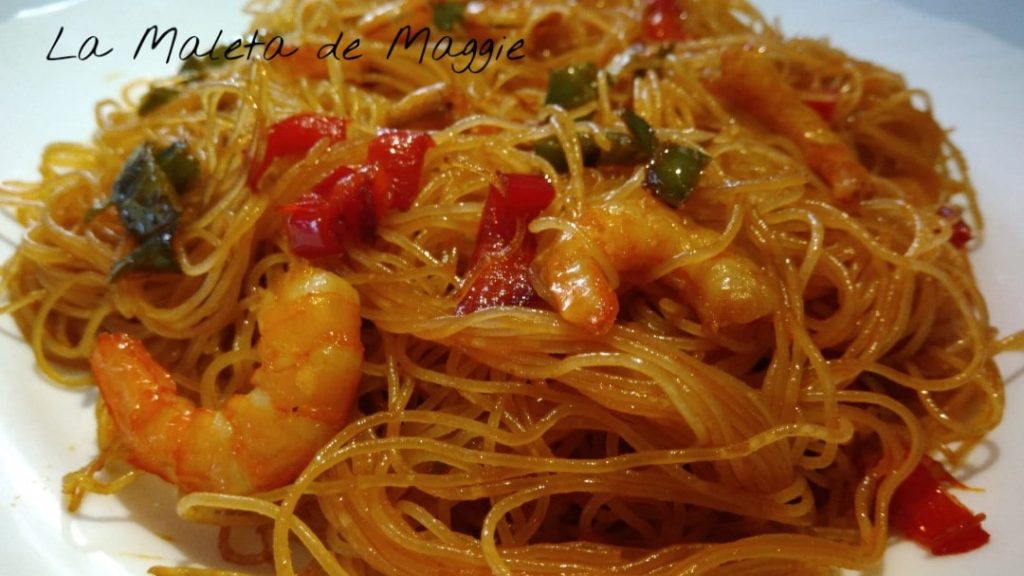 Fideos de arroz con gambas en salsa de soja