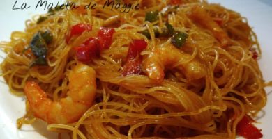 Fideos de arroz con gambas en salsa de soja