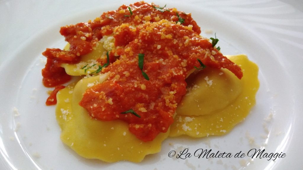 Tortellini con salsa cremosa de tomate