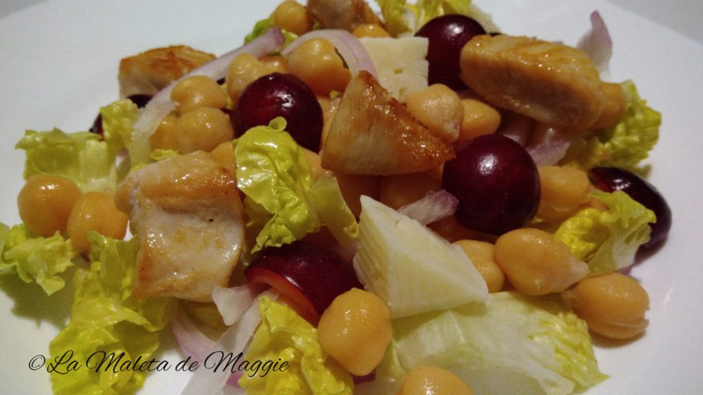 Ensalada de garbanzos y cerezas