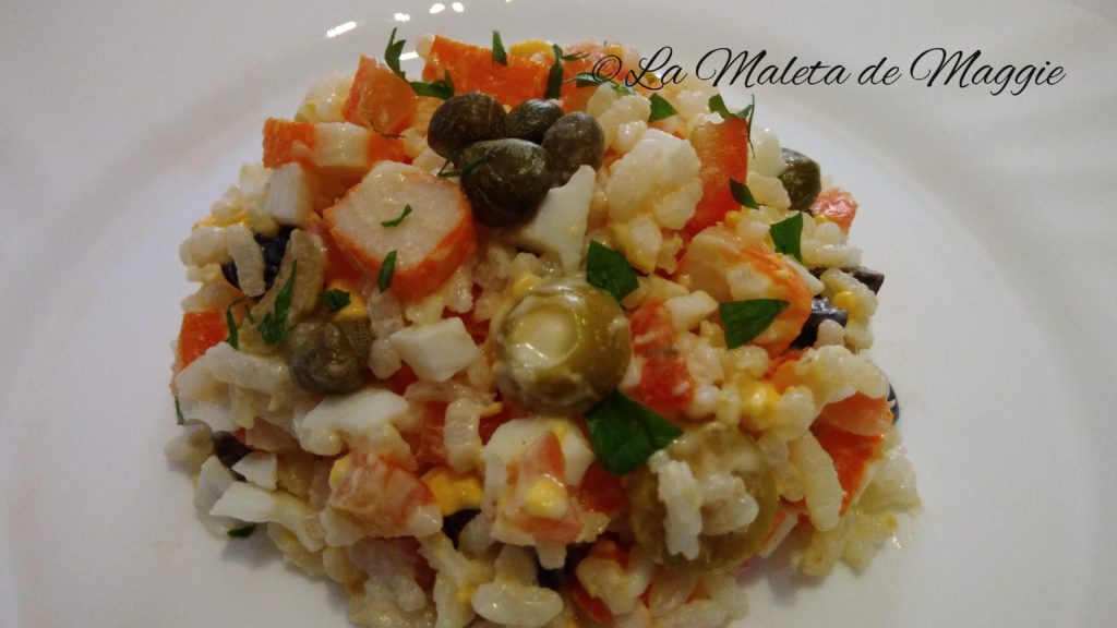 Ensalada de surimi y arroz