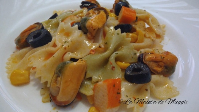 ensalada de pasta y mejillones en escabeche