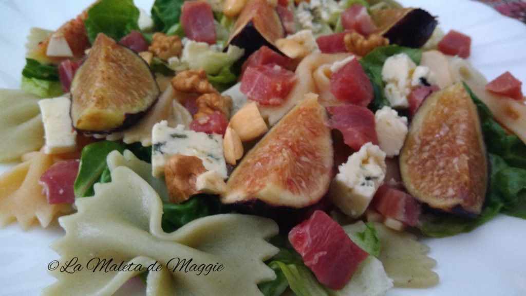 Ensalada de pasta con higos y queso azul