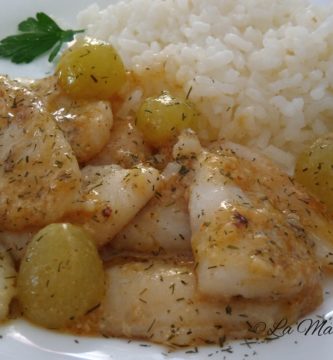 Filetes de gallo con uvas