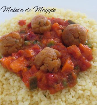 Cuscús con verduras y albóndigas de soja texturizada