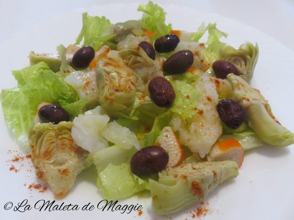 Ensalada con alcachofas y bacalao