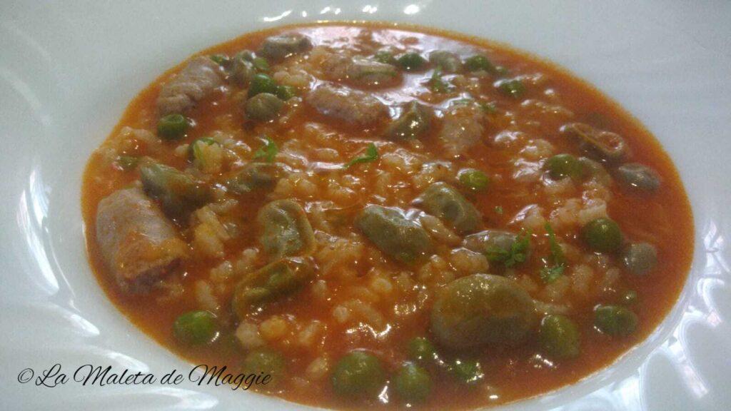 Arroz con salchichas y verduras