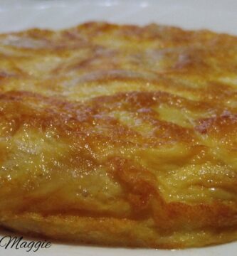 Tortilla de patata con cebolla y queso