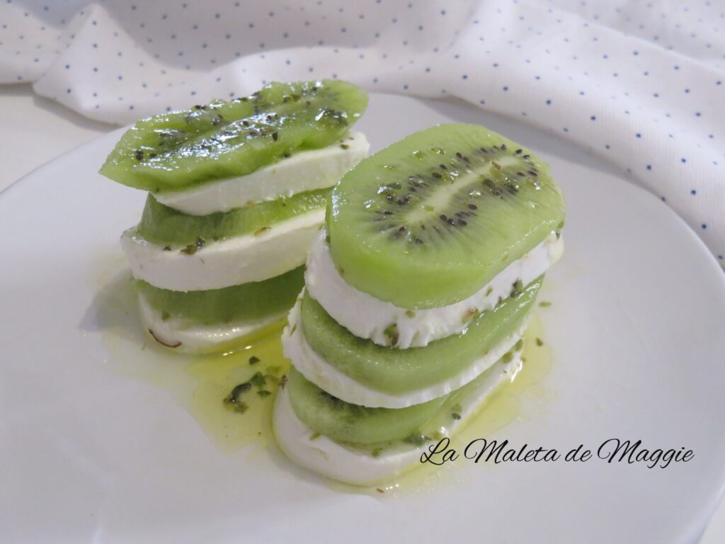 Milhojas de mozzarella y kiwi