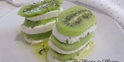 Milhojas de mozzarella y kiwi