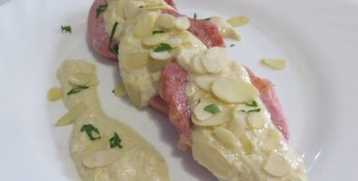 medallones de solomillo en salsa de almendras