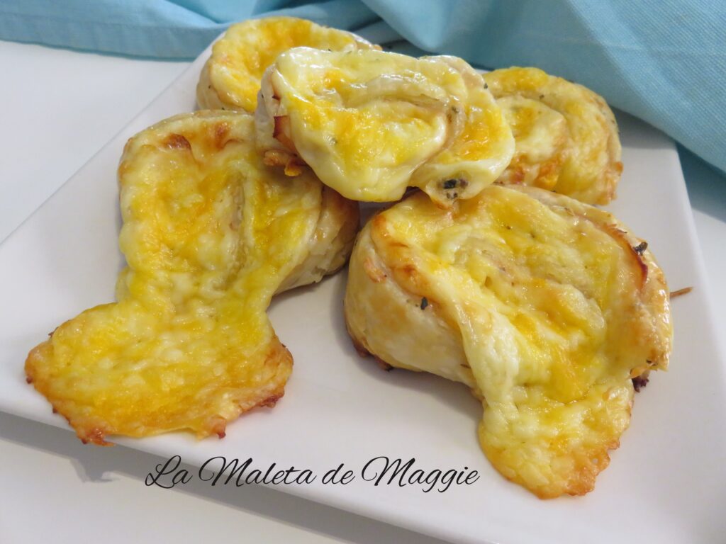 Rollitos de hojaldre con jamón y queso