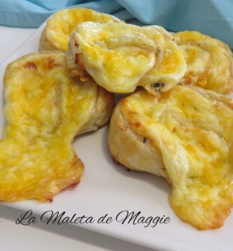 Rollitos de hojaldre con jamón y queso