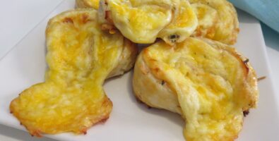 Rollitos de hojaldre con jamón y queso