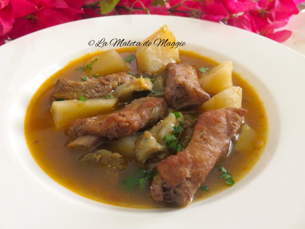 Guiso de patata, alcachofas y costillas