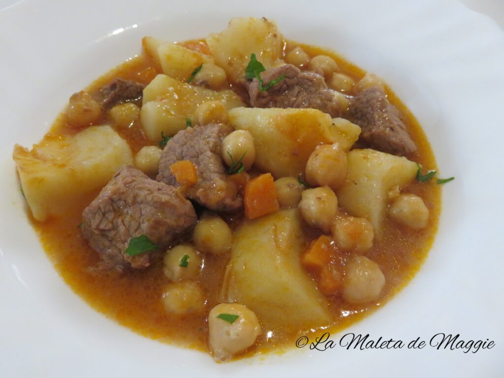 guiso de patatas, ternera y garbanzos