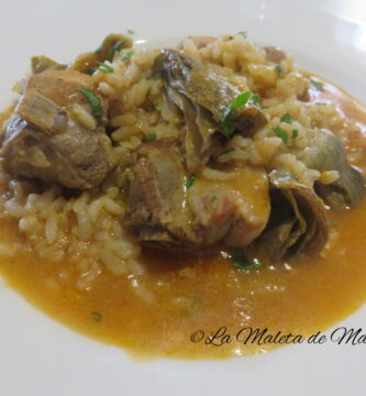 arroz caldoso con alcachofas y costillas