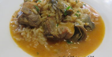 arroz caldoso con alcachofas y costillas