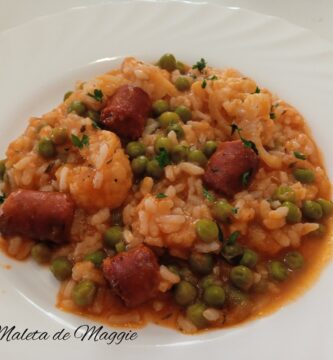 arroz caldoso con coliflor, guisantes y chistorra