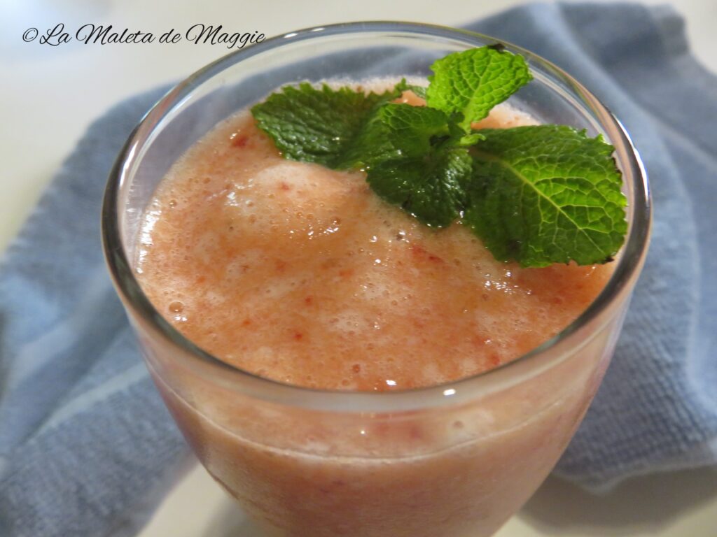 smoothie de fresas, plátano y naranja 1