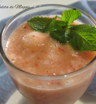 smoothie de fresas, plátano y naranja 1