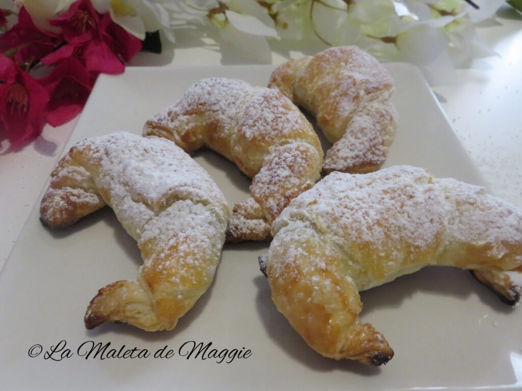 Croissants de nutella con azúcar glas