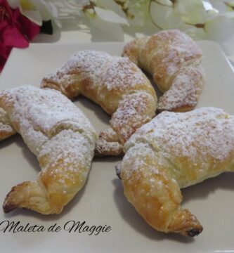 Croissants de nutella con azúcar glas