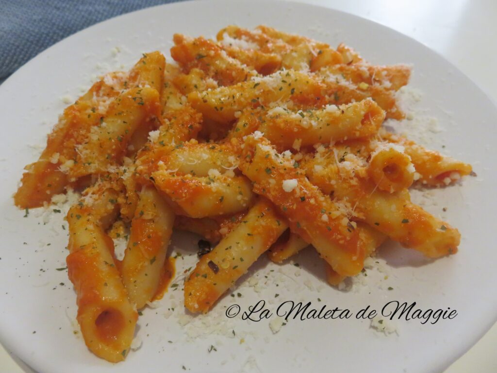 Macarrones en salsa de pimientos