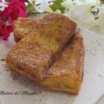 Rollitos de tostadas Francesas rellenas de mermelada de fresa 
